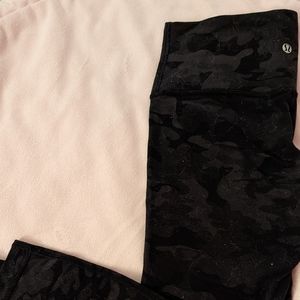 Lululemon Wunder Under black camel leggings